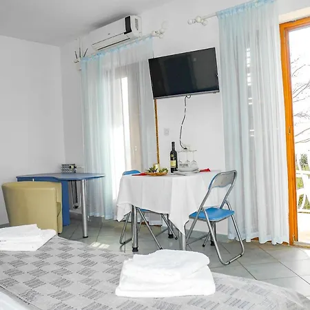 Apartments Beach Dugi Rat Konukevi