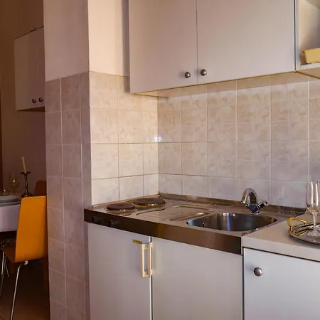 Apartments Beach Dugi Rat Konukevi 3*