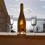 Apartments Beach Dugi Rat Konukevi 3*