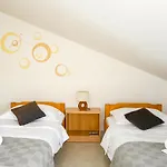 Apartments Beach Dugi Rat 3*