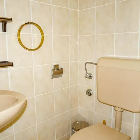 Apartments Beach Dugi Rat Pensjonat 3*