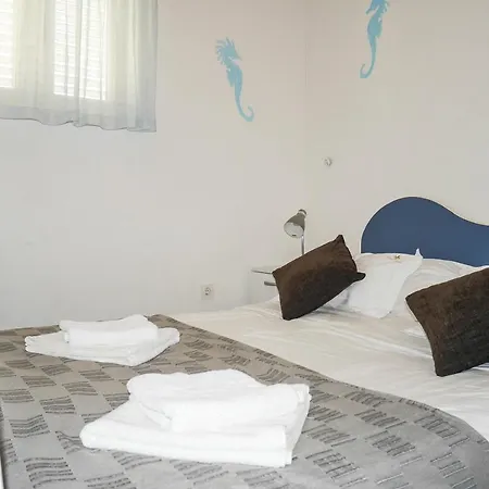 Pensjonat Apartments Beach Dugi Rat 3*