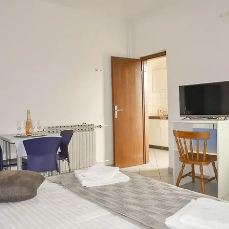 Apartments Beach Dugi Rat Affittacamere 3*
