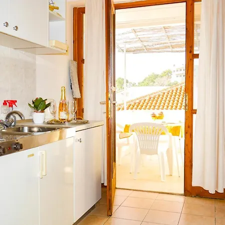 Affittacamere Apartments Beach Dugi Rat 3*