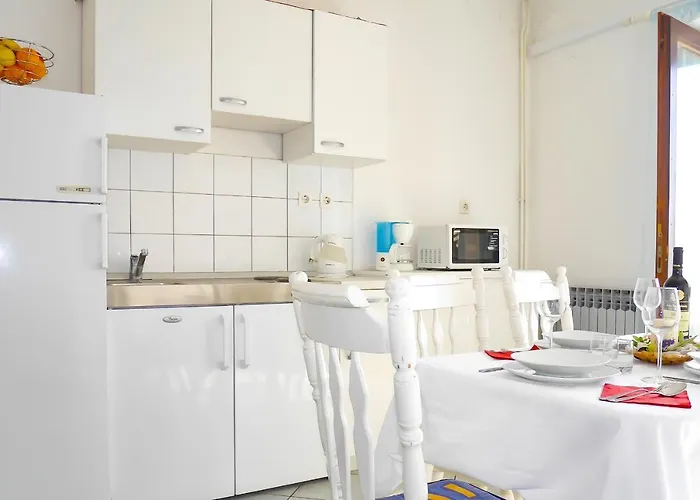게스트하우스 Apartments Beach Dugi Rat 3*